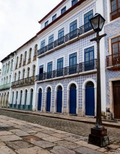 A vertical shot of a building with colonial architecture in Sao Luis, Brazil