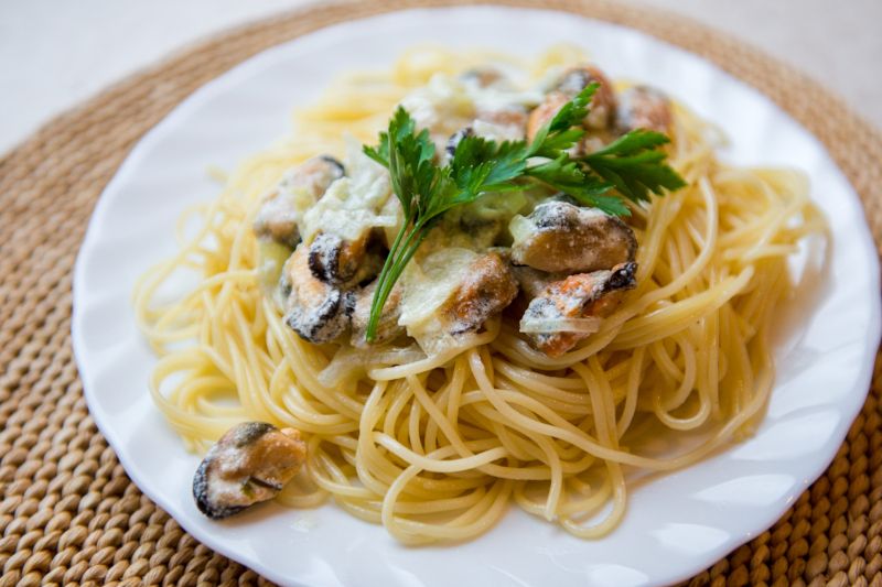 Traditional Neapolitan seafood pasta Spaghetti alle Vongole with fresh clams and parsley