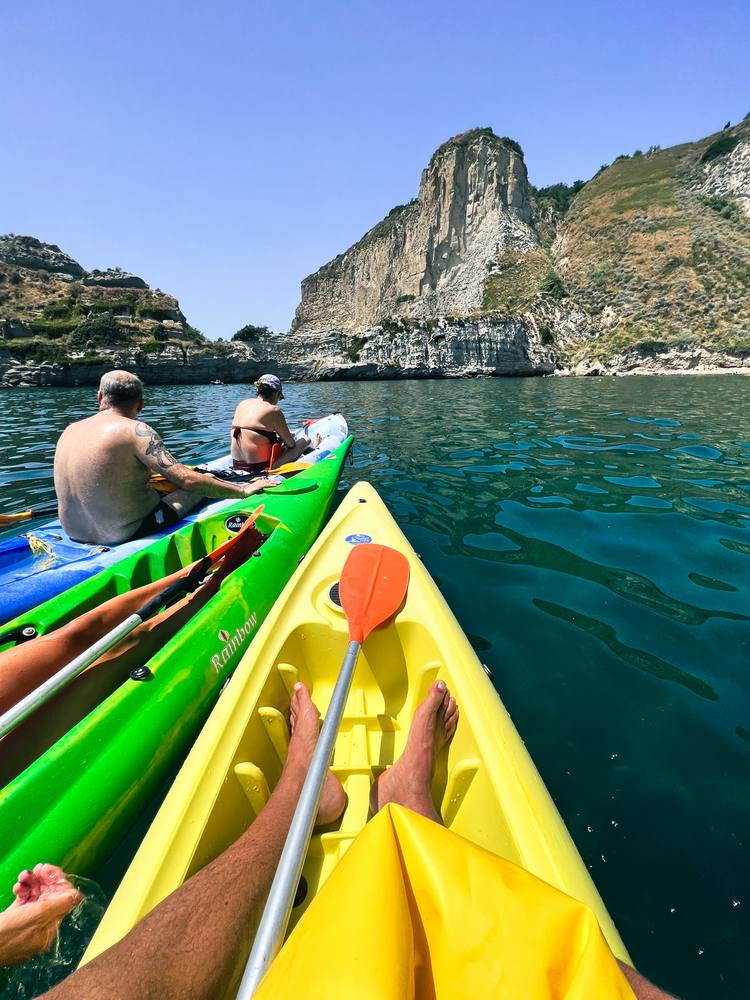 Gruppo di kayak vicino a Villa Volpicelli