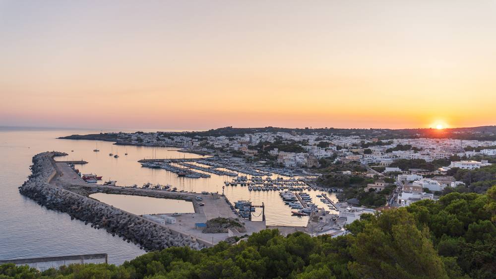 Tramonto dal faro di Santa Maria di Leuca con vista porto