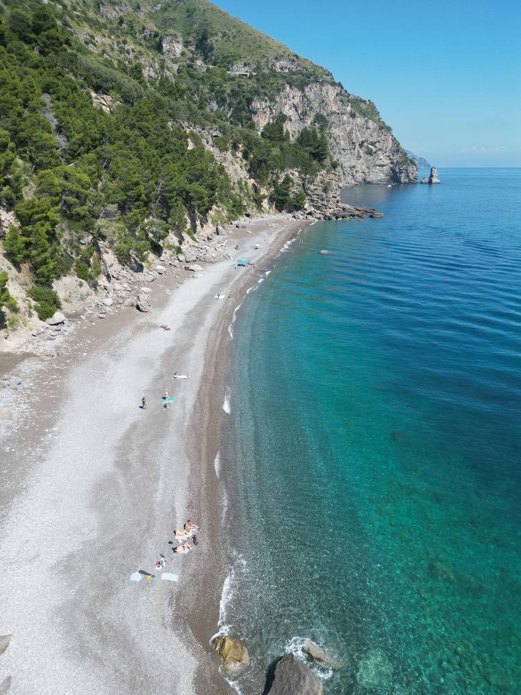spiaggia lunghissima di Tordigliano a Vico Equense vista dall'alto